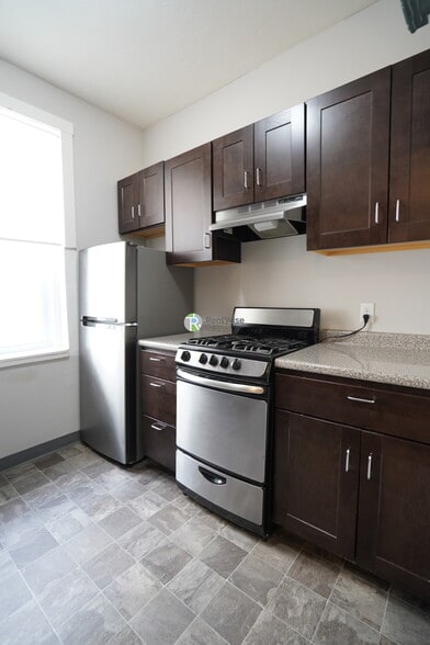 Building Photo - 159 Kelton St