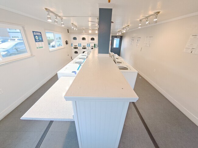 Building Photo - 835 H St