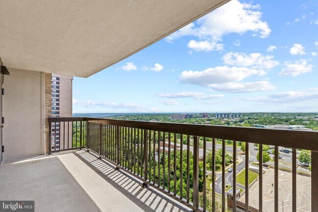 Building Photo - 3709 S George Mason Dr