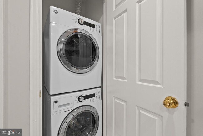 Building Photo - 1956 N Cleveland St