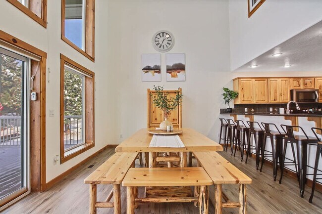 Building Photo - 130 Par Dr