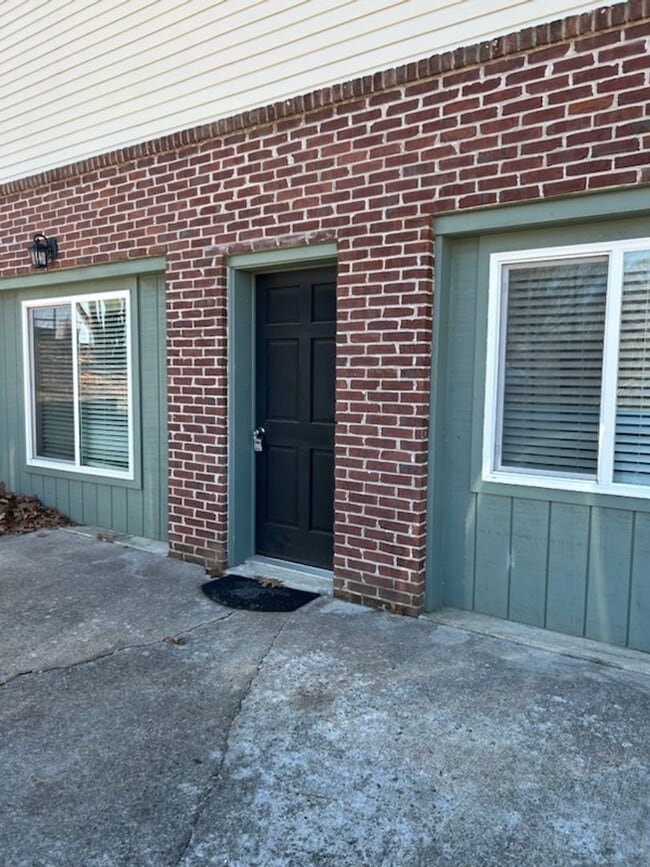 Building Photo - 4051 Wynn St