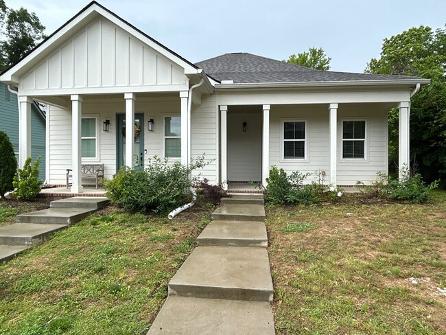 Building Photo - 138 McCowat St