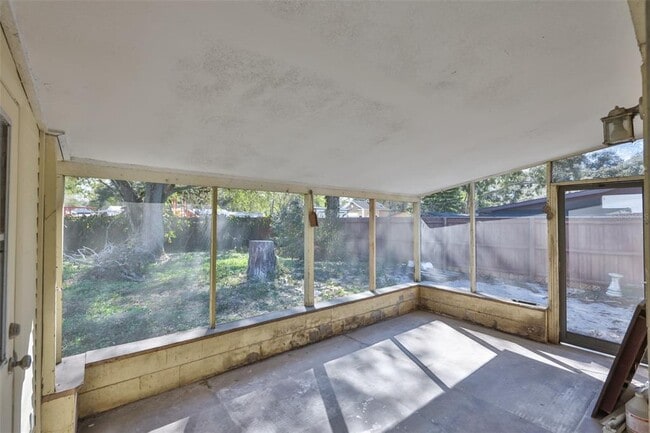 Building Photo - 11507 Valencia Dr