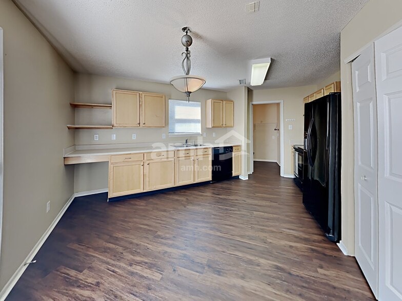 Building Photo - 6887 Merritt Ridge Way