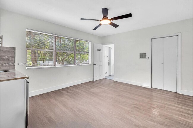 Building Photo - 327 NE 55th St