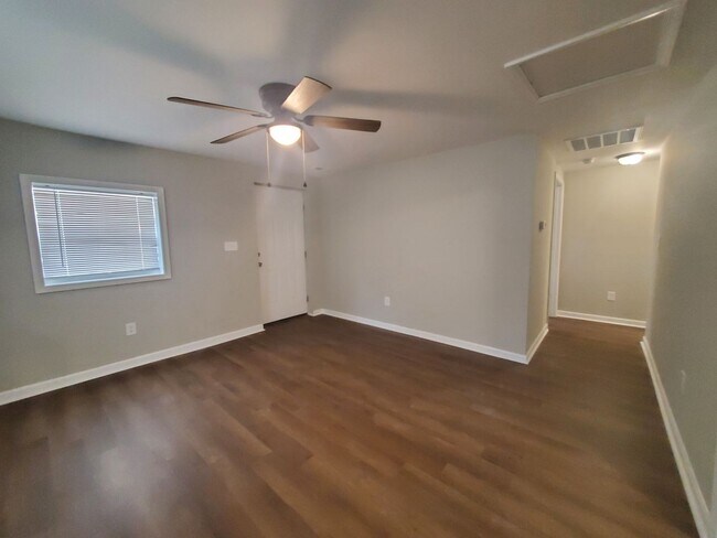 Building Photo - 2618 Graham Rd