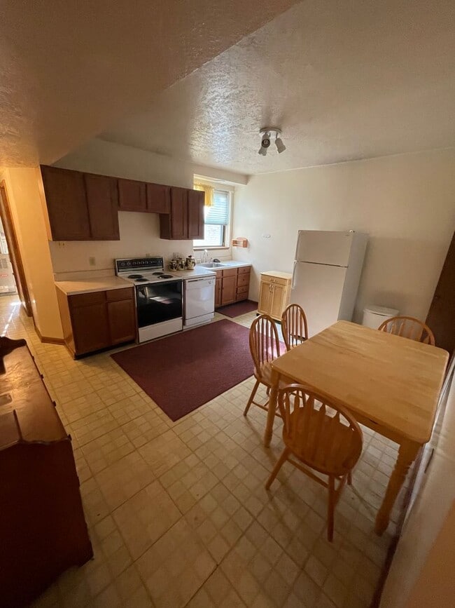 Building Photo - Mt. Washington 2bed/1bath!!!