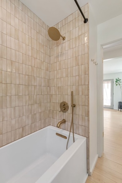 Building Photo - 3804 Lookout Dr