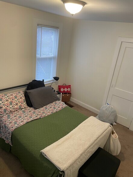 Building Photo - 108 Hasbrook Ave