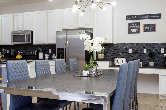 Building Photo - 650 Las Fuentes Dr