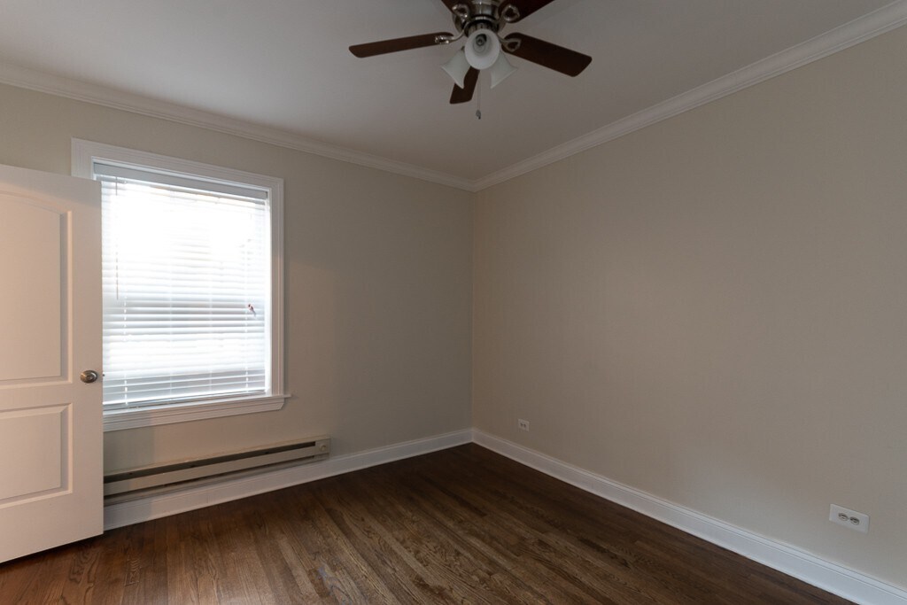 Building Photo - 3826 N Greenview Ave