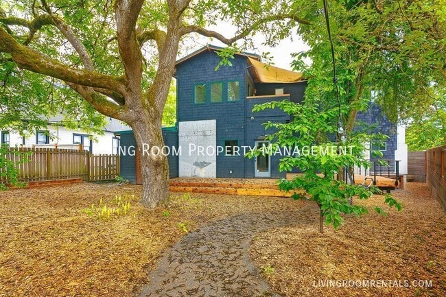 Building Photo - 8616 N Swenson-