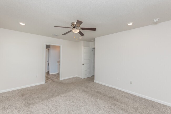 Building Photo - 5720 Blackhorse Cir
