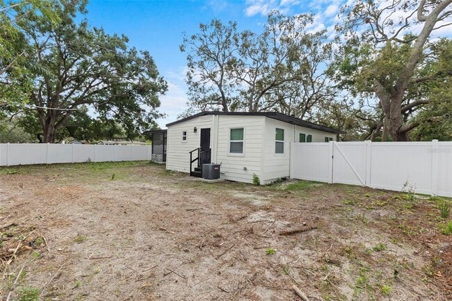 Building Photo - 715 W Bougainvillea Ave