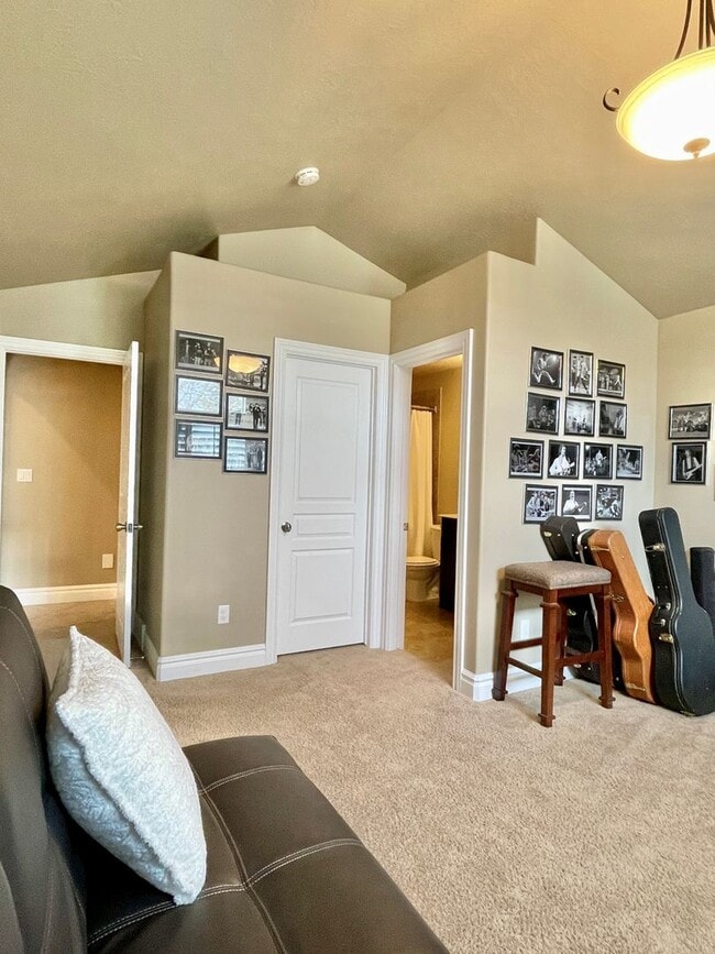 Building Photo - Luxury Fully Furnished 4-Bedroom Home for Rent – Clinton, Utah