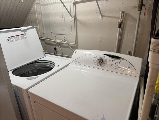 Building Photo - 28 Country Pl Ct