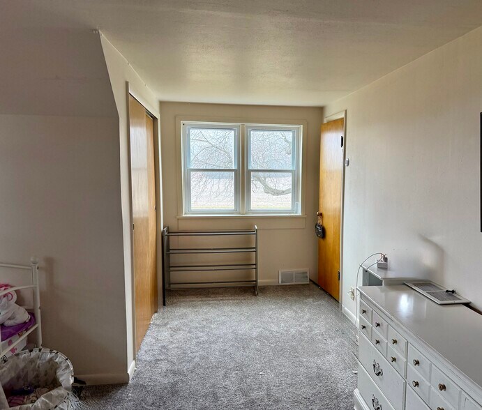 Upstairs bedroom 1 - 21834 Northcape St