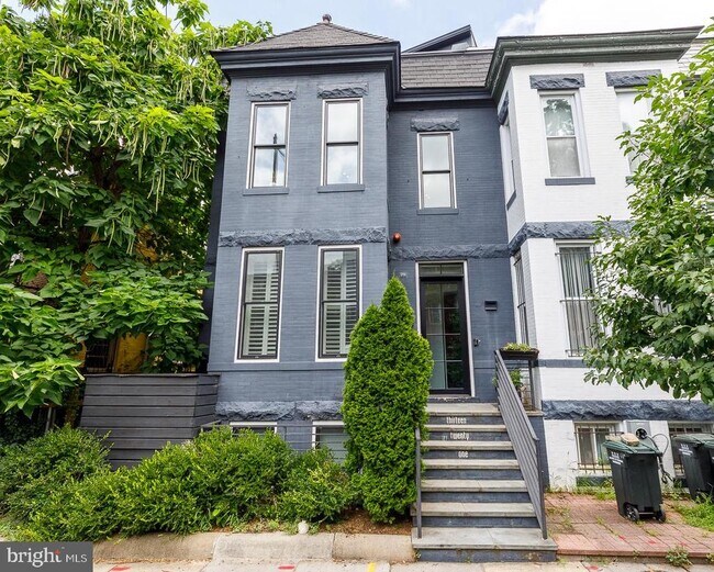 Building Photo - 1321 Monroe St NW