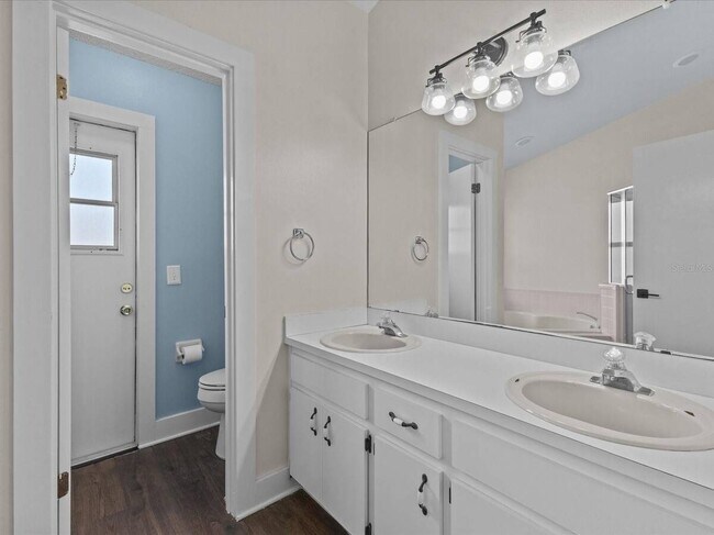 Building Photo - 226 Windward Way