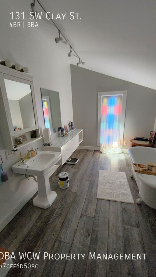 Building Photo - 131 SW Clay St