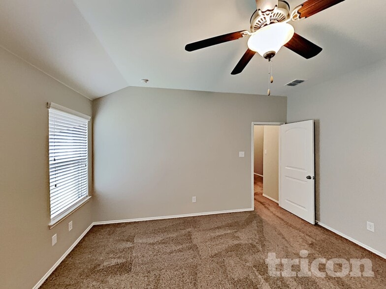 Building Photo - 457 Peach Ln