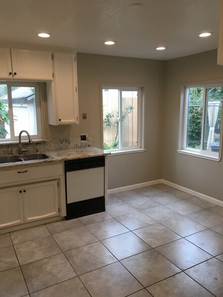 Kitchen - 7677 Sycamore Dr