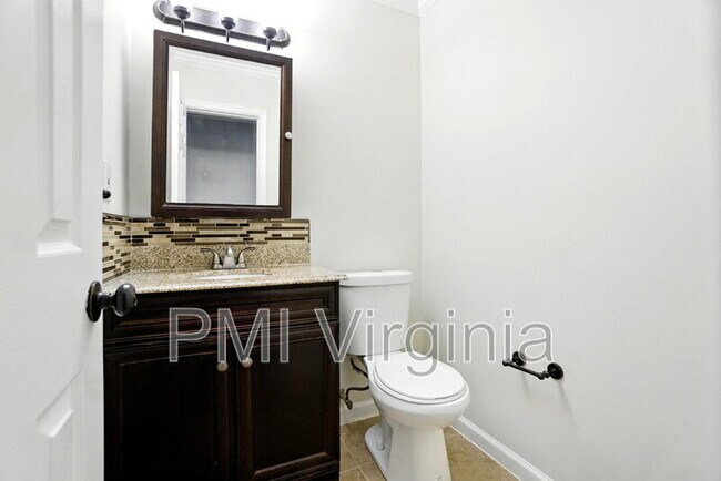 Building Photo - 5489 Glenville Cir