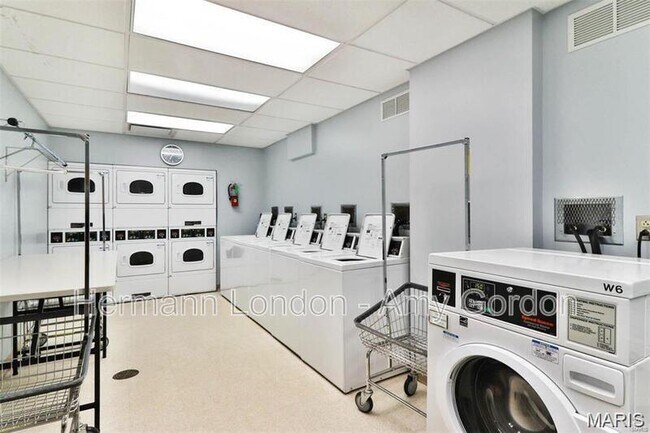Building Photo - 4501 Lindell Blvd