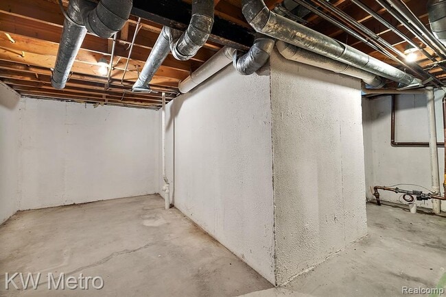 Building Photo - 5652 Drake Hollow Dr E