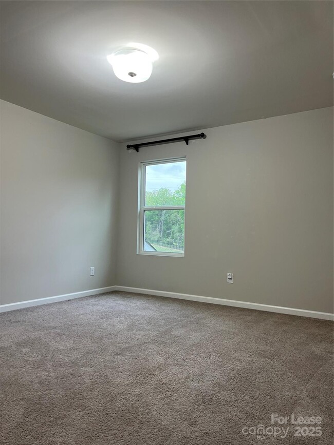Building Photo - 8637 River Ridge Dr