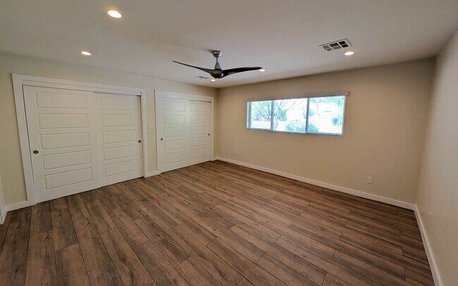 Building Photo - 4 Bedroom Home in Tempe Gardens Near E Sou...