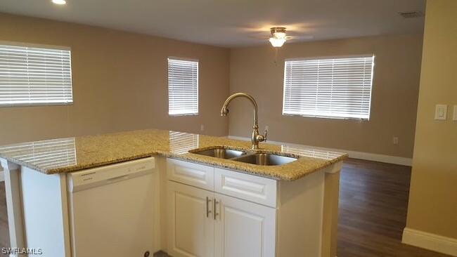 Building Photo - 12080 Moss Dr