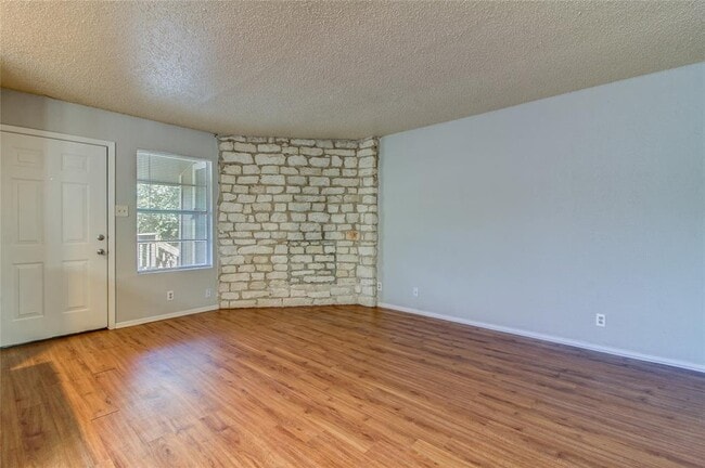 Building Photo - 400 Hedgewood Dr