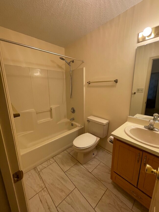 Building Photo - 2745 Tyndall Dr