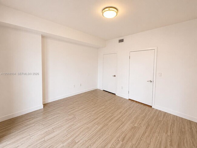 Building Photo - 1111 SW 1st Ave