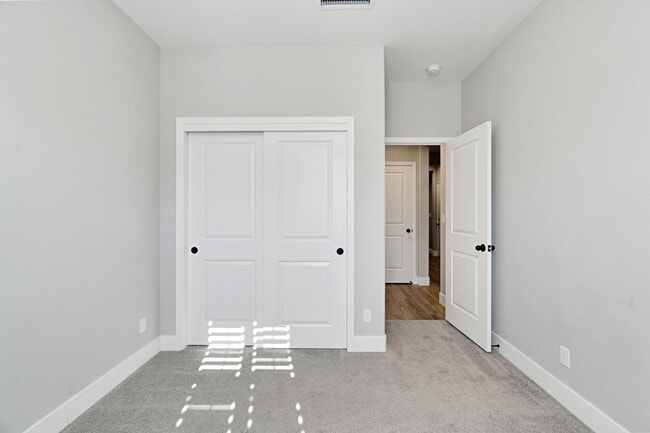 Building Photo - 4415 Horizon Dr