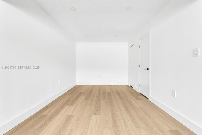 Building Photo - 1611 NE 50th Ct