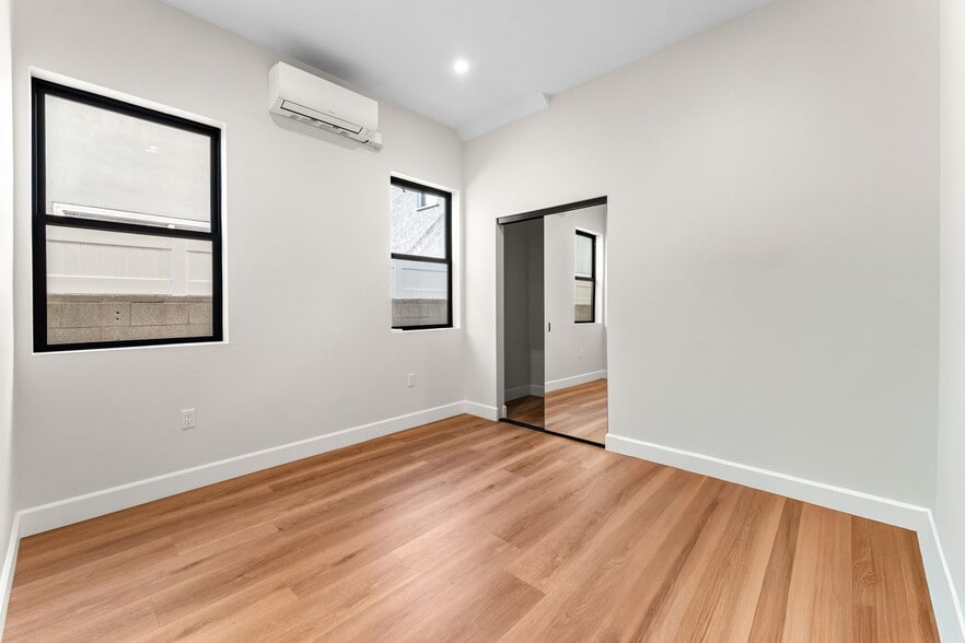 Building Photo - 2430 E 7th St