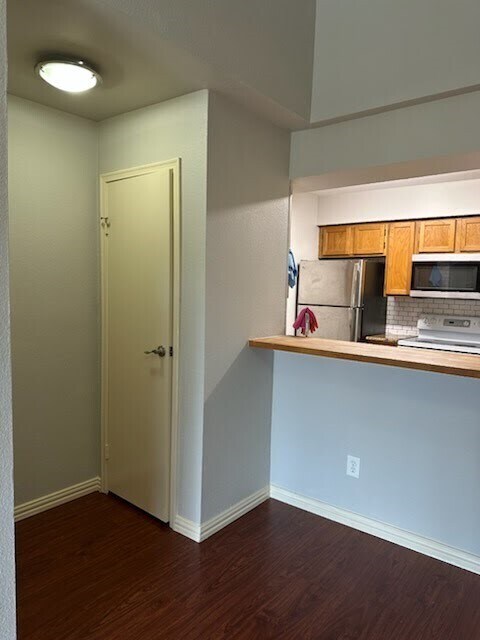 Building Photo - 2120 El Paseo St
