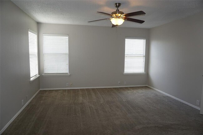 Building Photo - 7020 Glenshire Dr