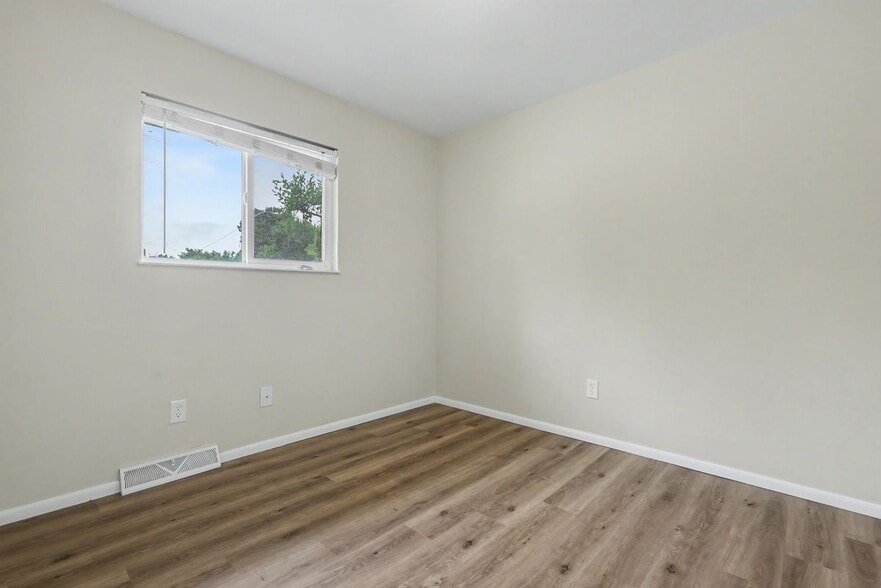 Building Photo - 1731 Auburn Dr