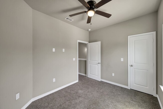 Building Photo - 11756 White Cedar St