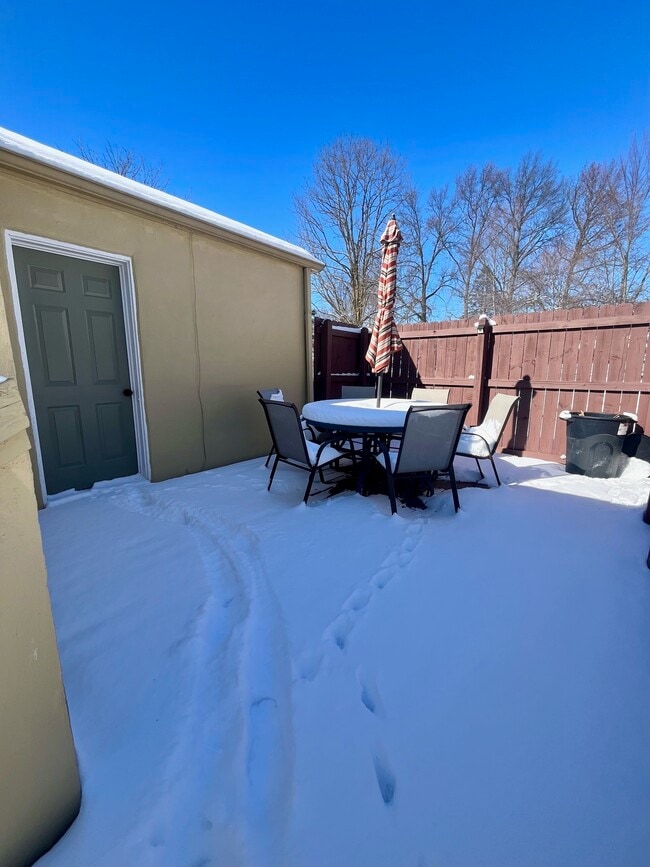 Building Photo - 161 Bosstick Ave