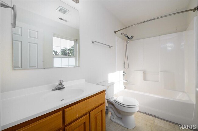 Building Photo - Amazing 4 bedroom 3.5 Bath house