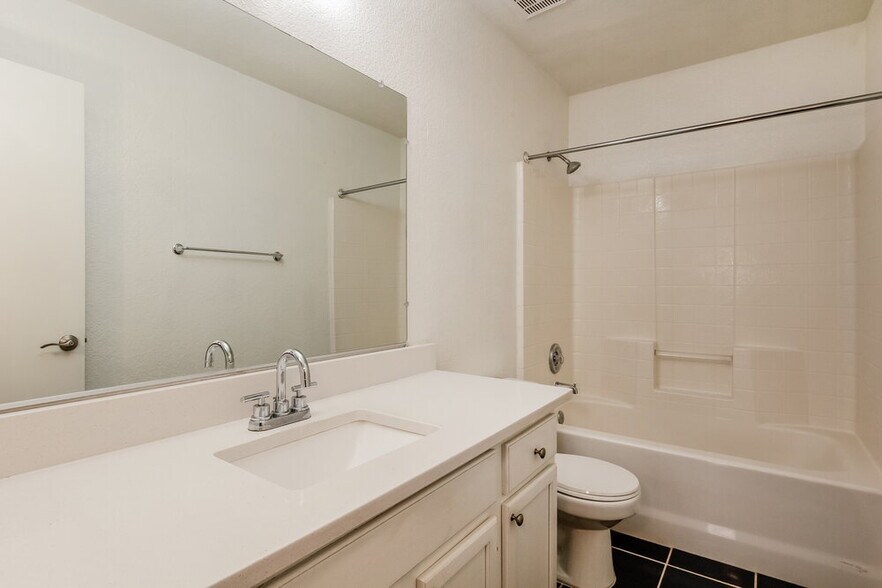 Building Photo - 8771 W Ocotillo Rd