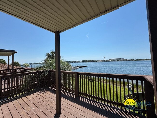 Building Photo - Waterfront 1-Bedroom Condo in FWB – Stunni...