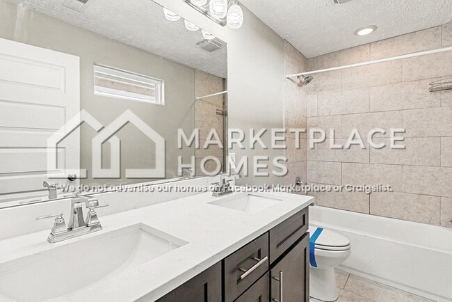 Building Photo - 2437/103 Bell St