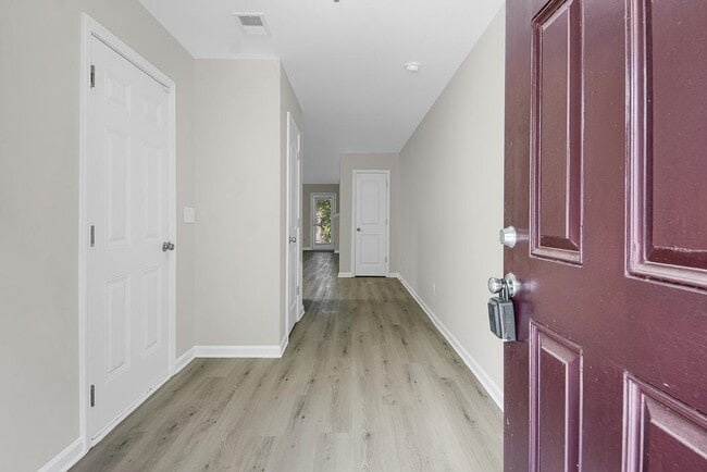 Building Photo - 2144 Belmont Cir NE
