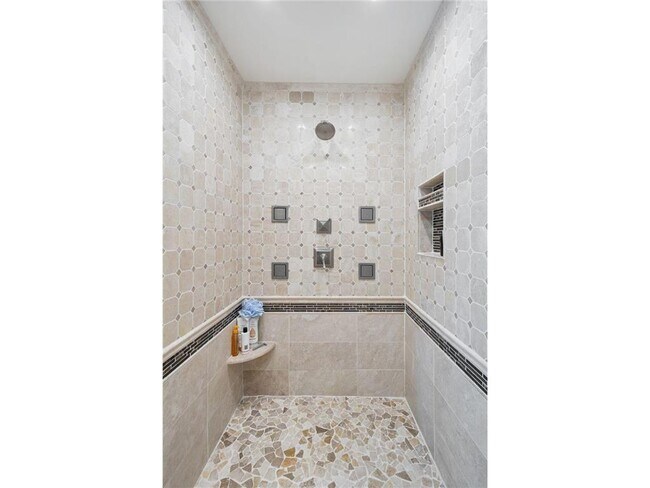 Building Photo - 6111 Kalen Dr